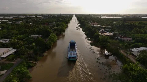 A barge navigating a straight canal in the Mekong Delta Vidéo 339998254