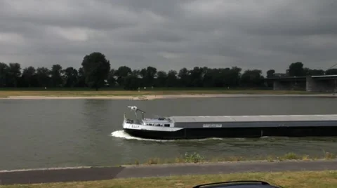 Barge Sails Against the Current of the River Rhine. Vídeo Stock 42144256
