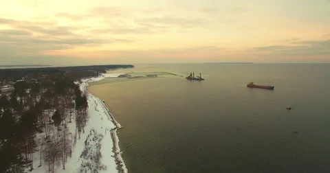 The barge sails from the shore in winter Video stock 74751385