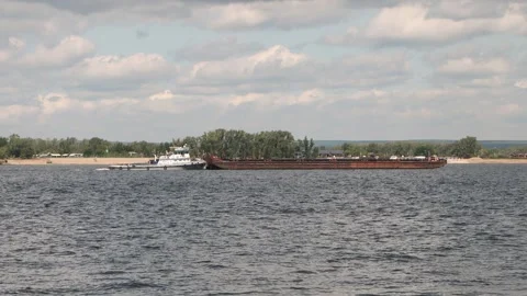 Barge on the Volga river 動画素材 246692106