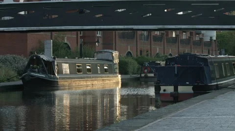Barges on the Birmingham Canal System. 스톡 동영상 67836355