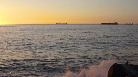 Barges, Liners Ships, Sunset Pacific ocean (Vina del Mar, Chile) 動画素材 130690286