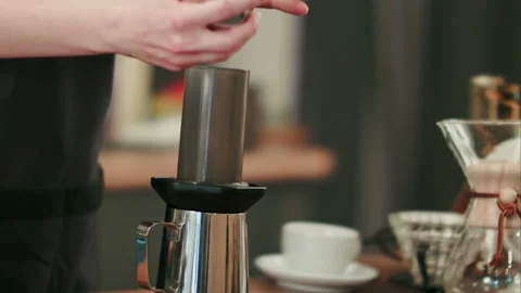 Barista adding grinded coffee and pouring hot water Stockbeeldmateriaal 118571658