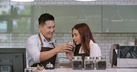 Barista checking coffee beans at the cafe. Video stock 153025255