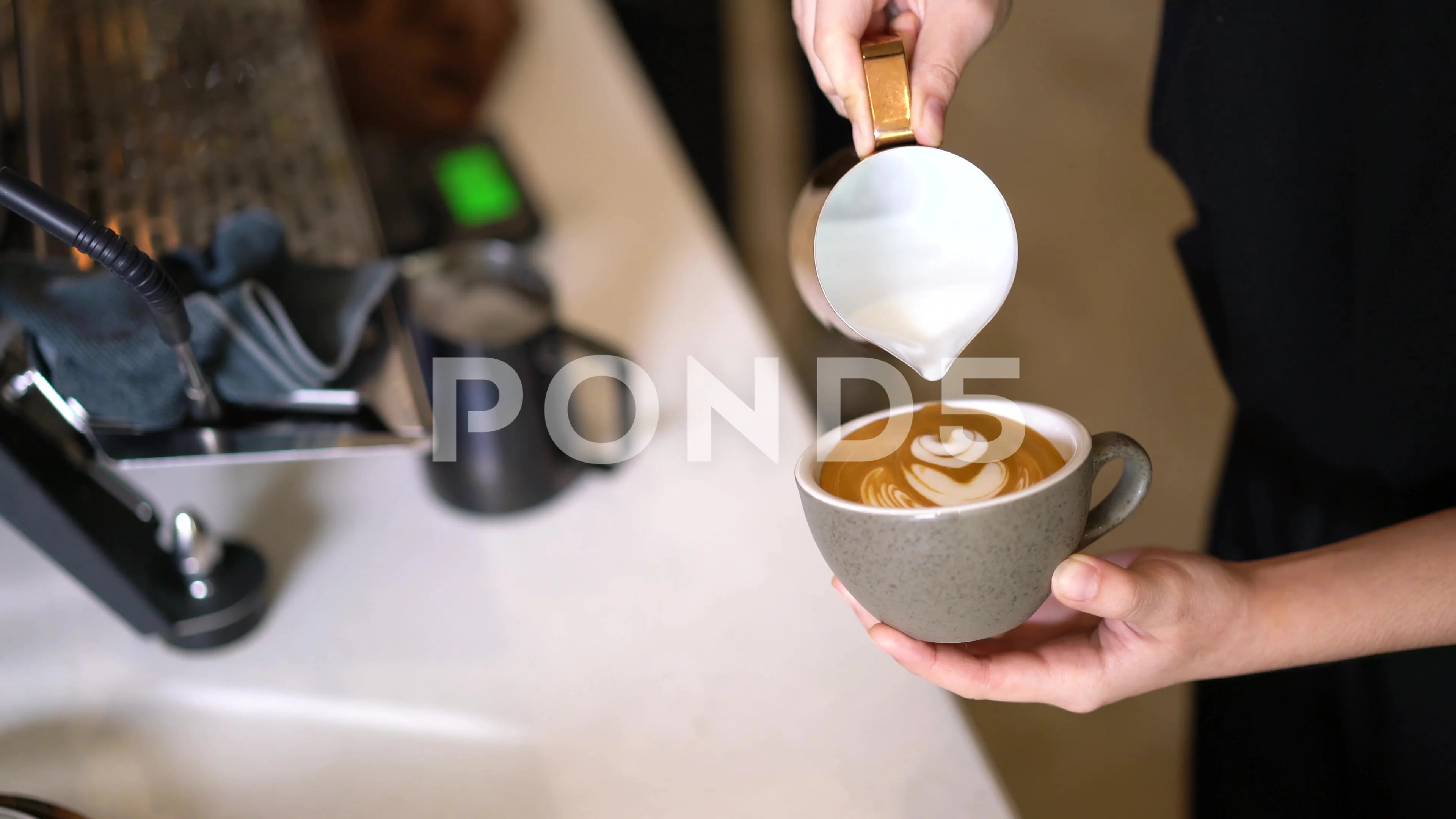 How to Make Latte Art Like a Barista