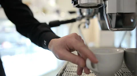 Barista makes two coffees in coffee bar Vídeos de archivo 58205429