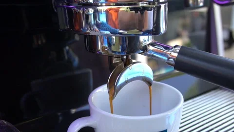 Barista Makes Two Coffees In Coffee Bar 库存影片 105873050