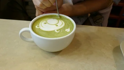 Barista making bear face, heart shape latte art on matcha green tea 스톡 동영상 79674492