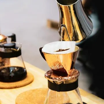 Barista is making coffee, coffee preparing with chemex, Chemex Dripping hot f Stock Photos