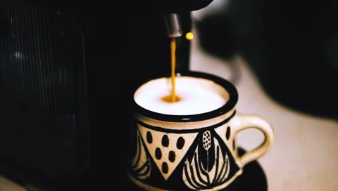 Barista making coffee latte during the pandemic 库存影片 150599261