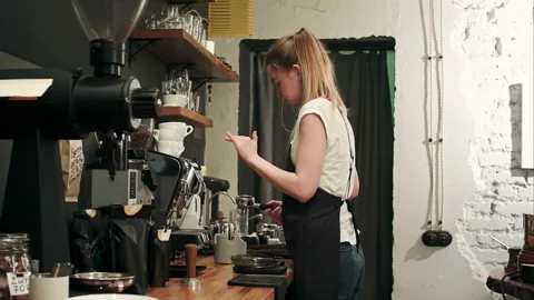 Barista making coffee with proffessional brewing coffee bar Video stock 120379397