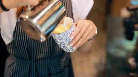 Barista making latte with pattern Stock Footage 111506700