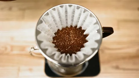 Barista preparing coffee with filter Video stock 131514814