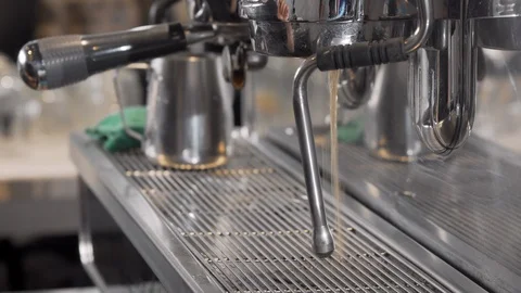 Barista putting a cup in coffee machine 動画素材 116893255