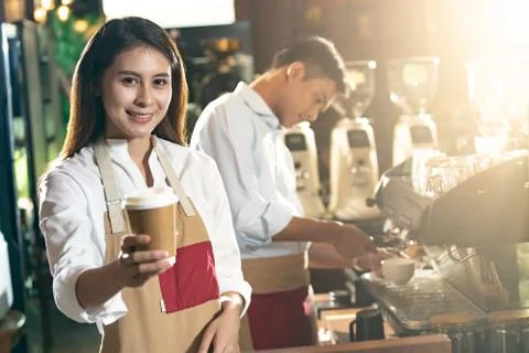 Barista serving Foto stock