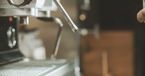 Бариста за работой. Процесс приготовления Video stock 88742653