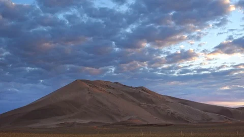 Barkhan and Fast Moving Clouds Video stock 100263555