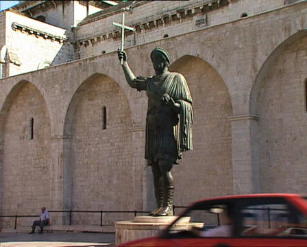 BARLETTA Colossus bronze statue full shot Vídeo Stock 24237486