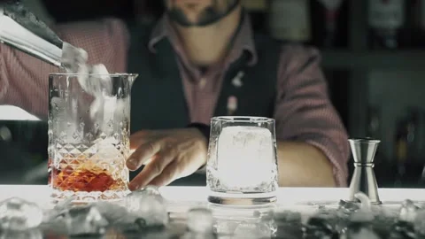 Barman make a cocktail on a bar Stock Footage 113274861