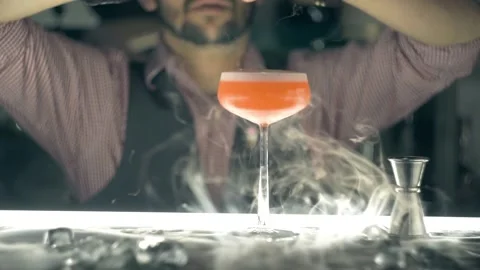 Barman make a cocktail on a bar Stock Footage 113307520