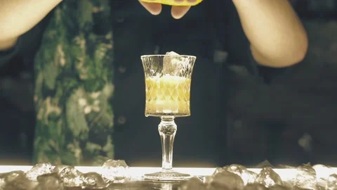 Barman make a cocktail on a bar Stock Footage 125636910