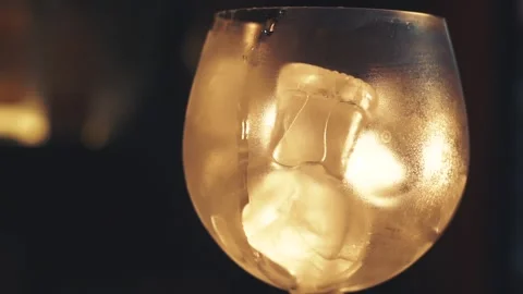 Barman make a cocktail on a bar Stock Footage 134145604
