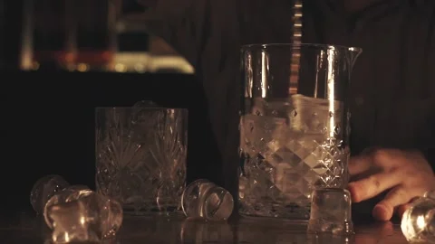 Barman make a cocktail on a bar Stock Footage 134153076