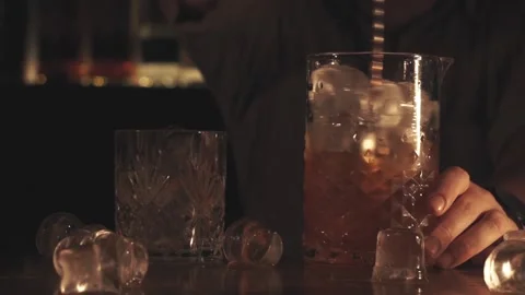 Barman make a cocktail on a bar Stock Footage 134154640