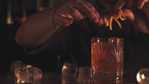 Barman make a cocktail on a bar Stock Footage 134155100