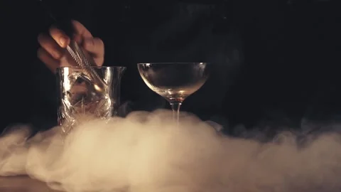 Barman make a cocktail Vídeo Stock 89797591