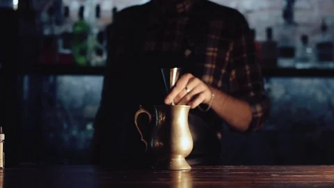Barman make a cocktail Video stock 99756716