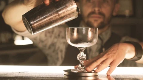 Barman make a cocktail Video stock 111163494