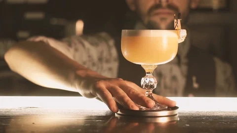 Barman make a cocktail Video stock 111163784