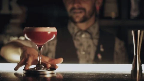 Barman make a cocktail Vídeo Stock 111246285
