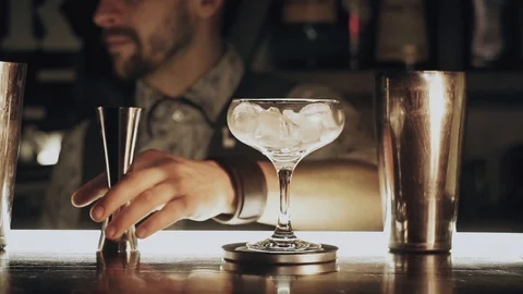 Barman make a cocktail Stock Footage 111419526