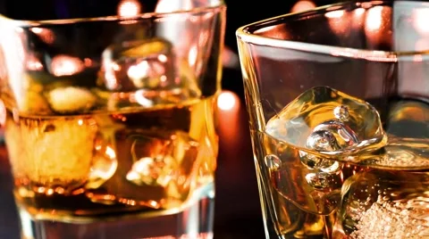 Barman pouring whiskey on bar table, whisky relax time concept Vidéo 47559020