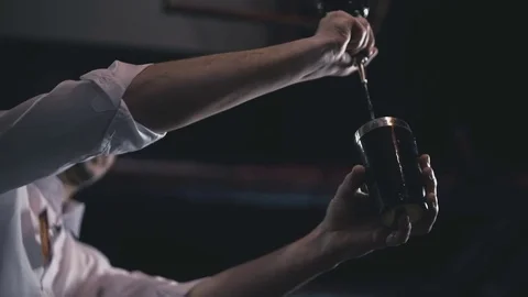 Barman pours a drink close-up Stock-Footage 73761509