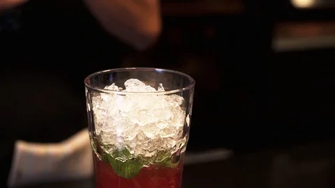 Barman Preparing Alcoholic Beverage Shake Cocktail Gin Tonic Wooden Counter Vídeo Stock 128493292