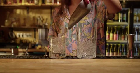 Barman puting ice into glass Stock Footage 203900401