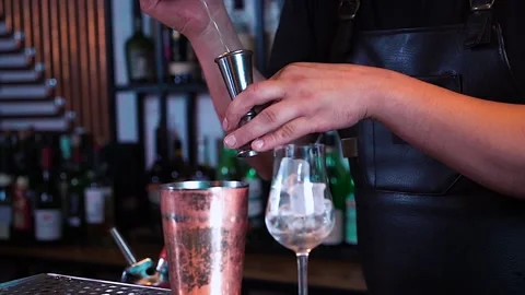 The barman's making a cocktail at the bar Stock Footage 130851601
