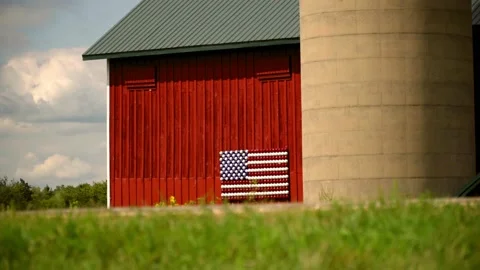 Barn with American flag Stock-Footage 131404521