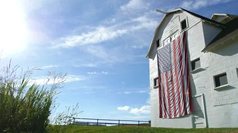 Barn and flag low side shot morning Vídeos de archivo 54565957