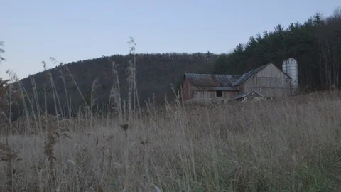 Barn and silo in the field Video stock 103816982