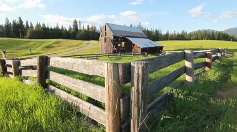 Barn reveal with old wood fence Stock Footage