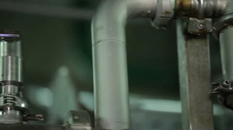 Barometer Production Workshop 動画素材 54410666