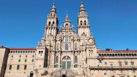Baroque facade of the cathedral of santiago de compostela Vidéo 340263625