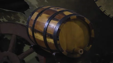 Barrel alcoholic baverages 库存影片 56653098