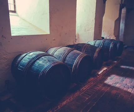 Barrels Of Wine In A Cellar Stock-Fotos