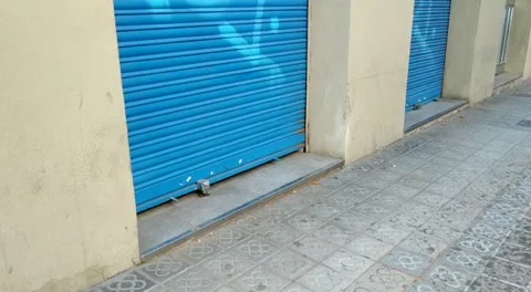 Bars metal shutter opening again after coronavirus Vídeo Stock 131007326