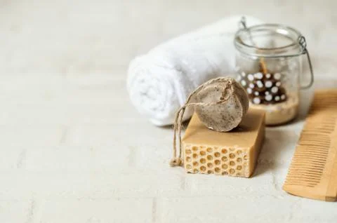 Bars of soap with bath towels Foto stock